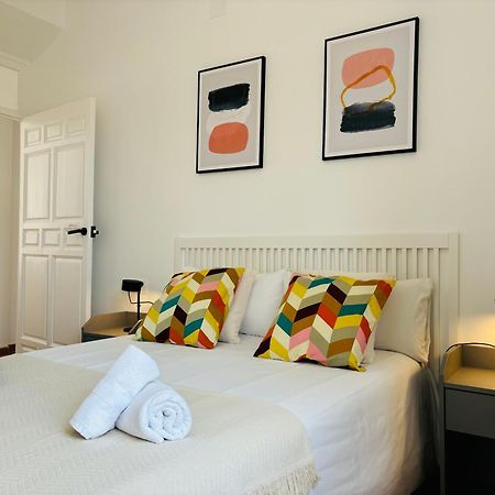 Apartamentos Alcazaba Малага Экстерьер фото
