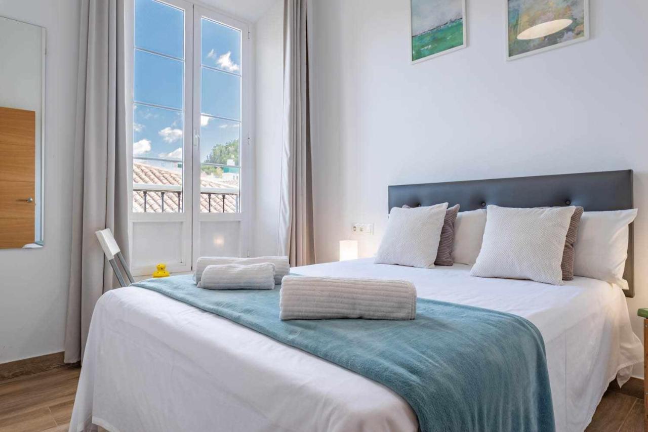 Apartamentos Alcazaba Малага Экстерьер фото