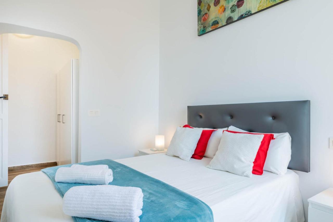 Apartamentos Alcazaba Малага Экстерьер фото