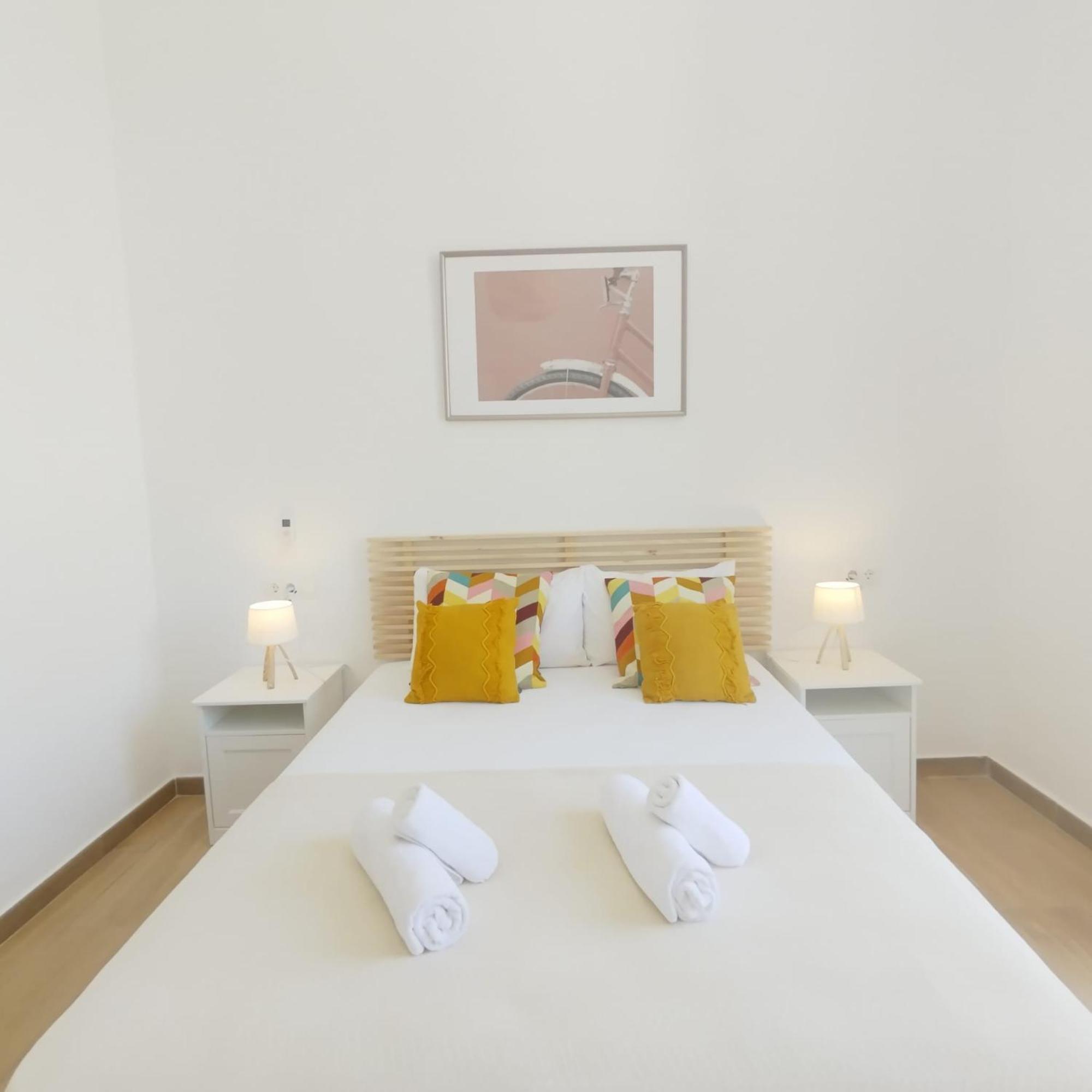 Apartamentos Alcazaba Малага Экстерьер фото