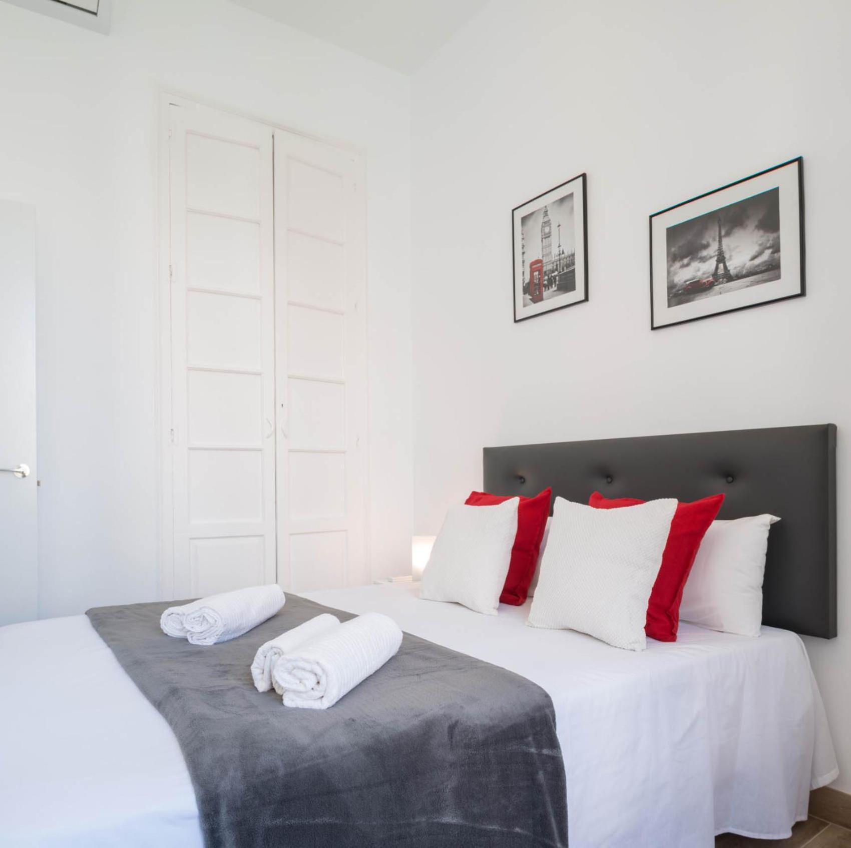 Apartamentos Alcazaba Малага Экстерьер фото