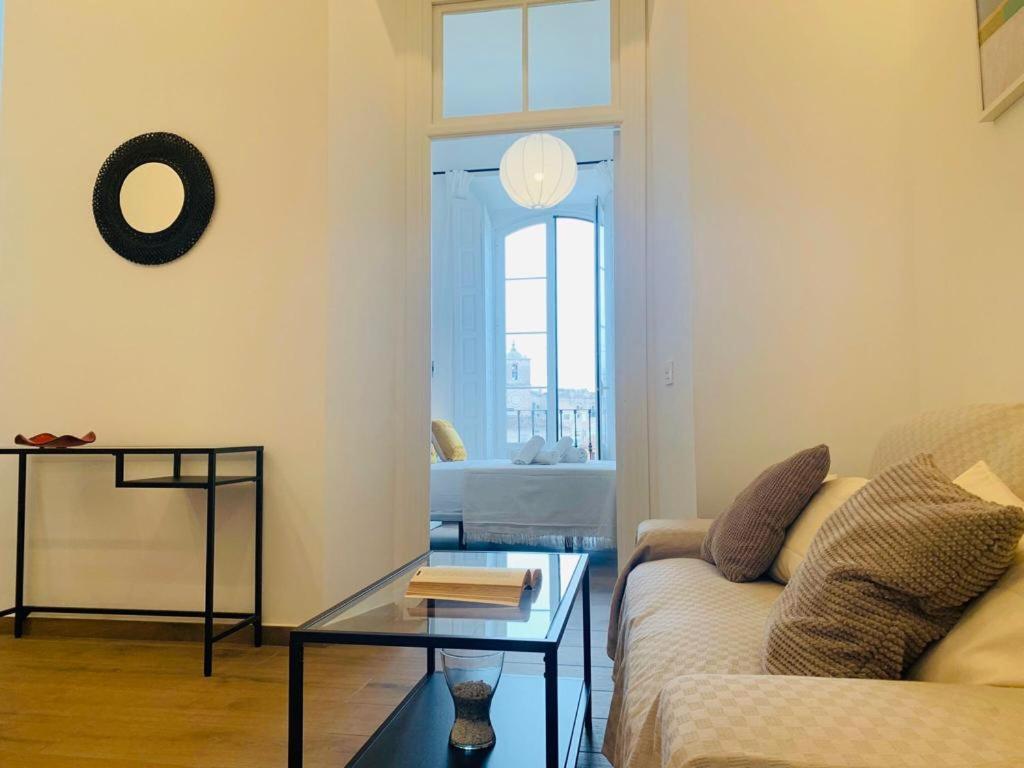 Apartamentos Alcazaba Малага Экстерьер фото
