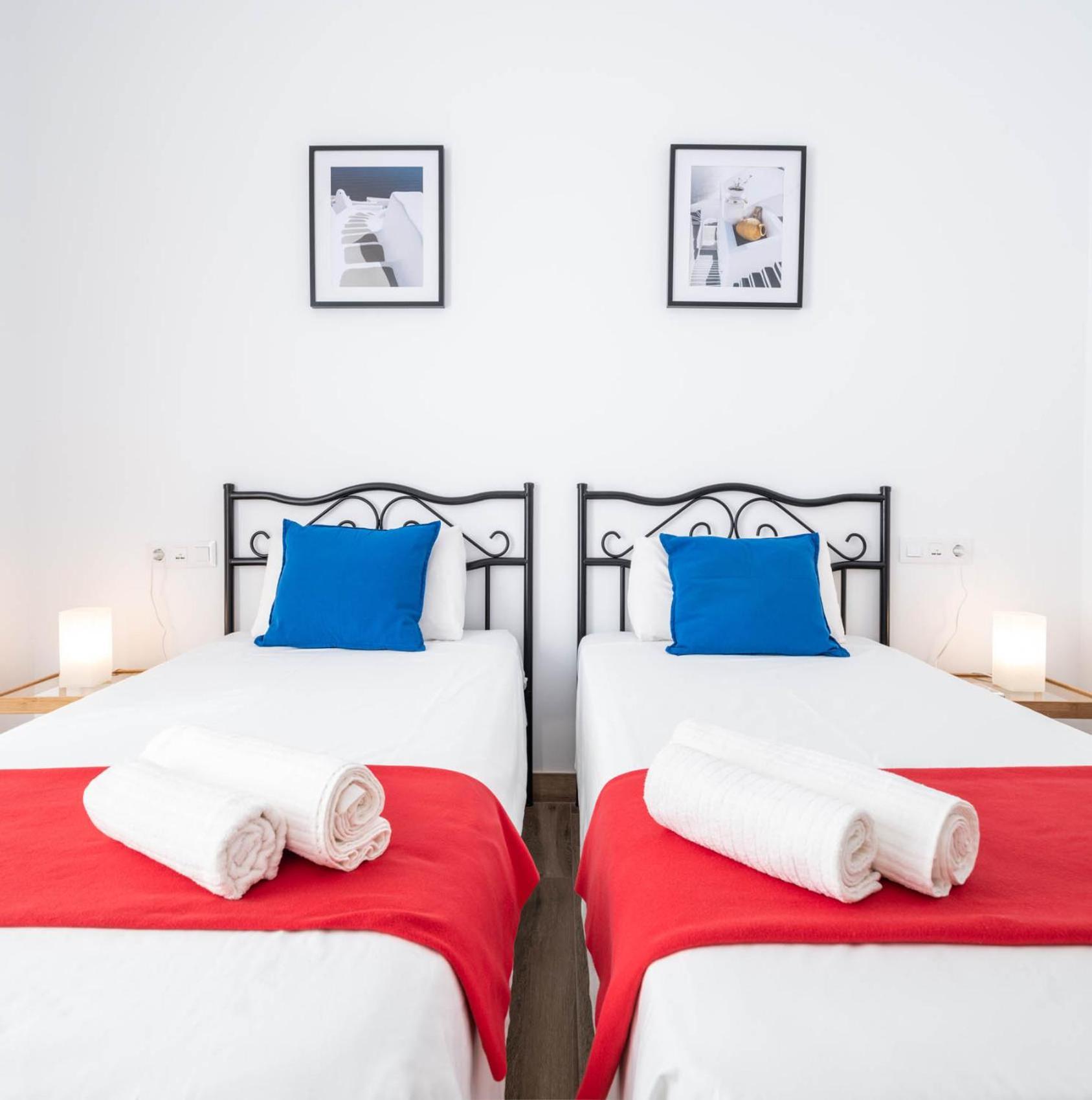 Apartamentos Alcazaba Малага Экстерьер фото