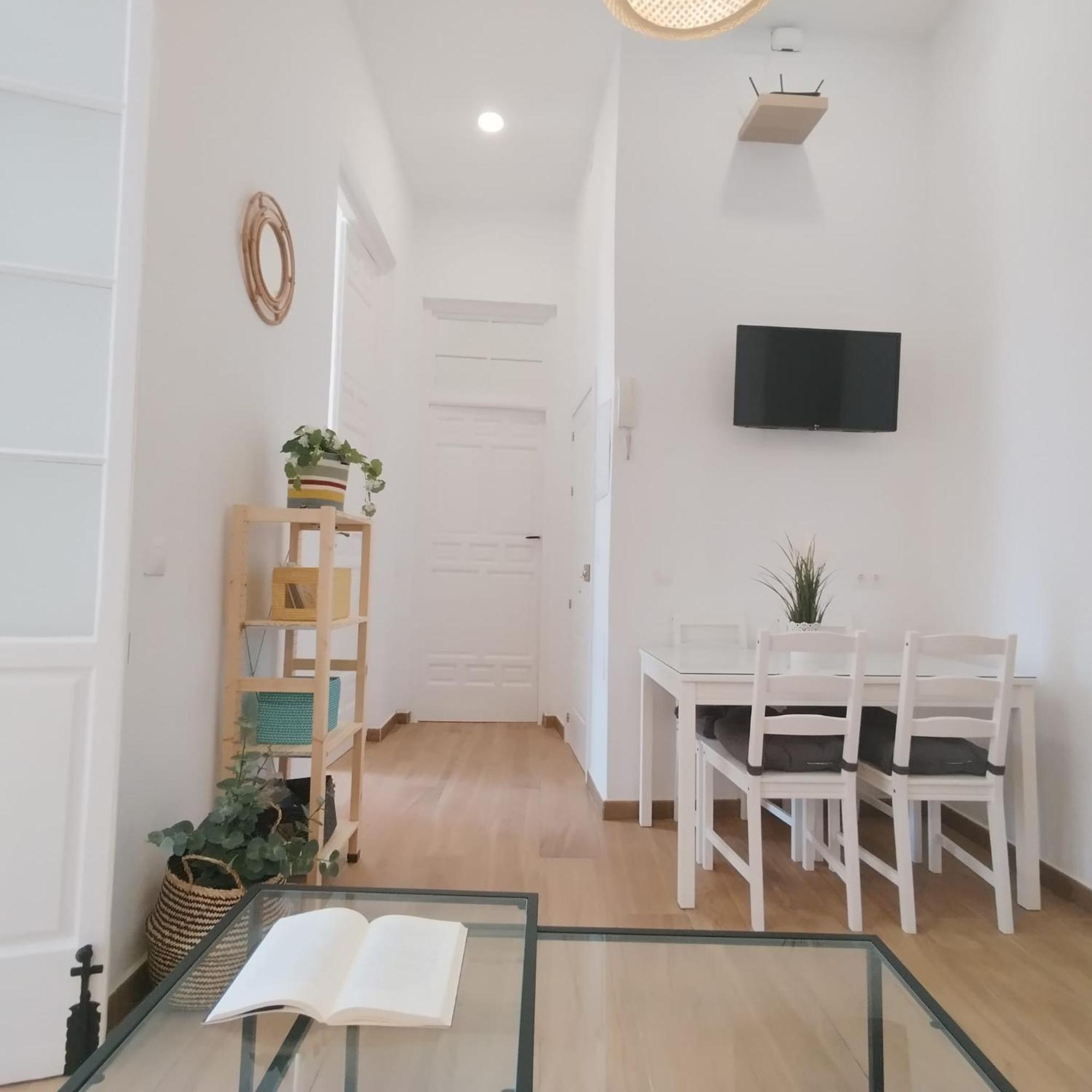Apartamentos Alcazaba Малага Экстерьер фото