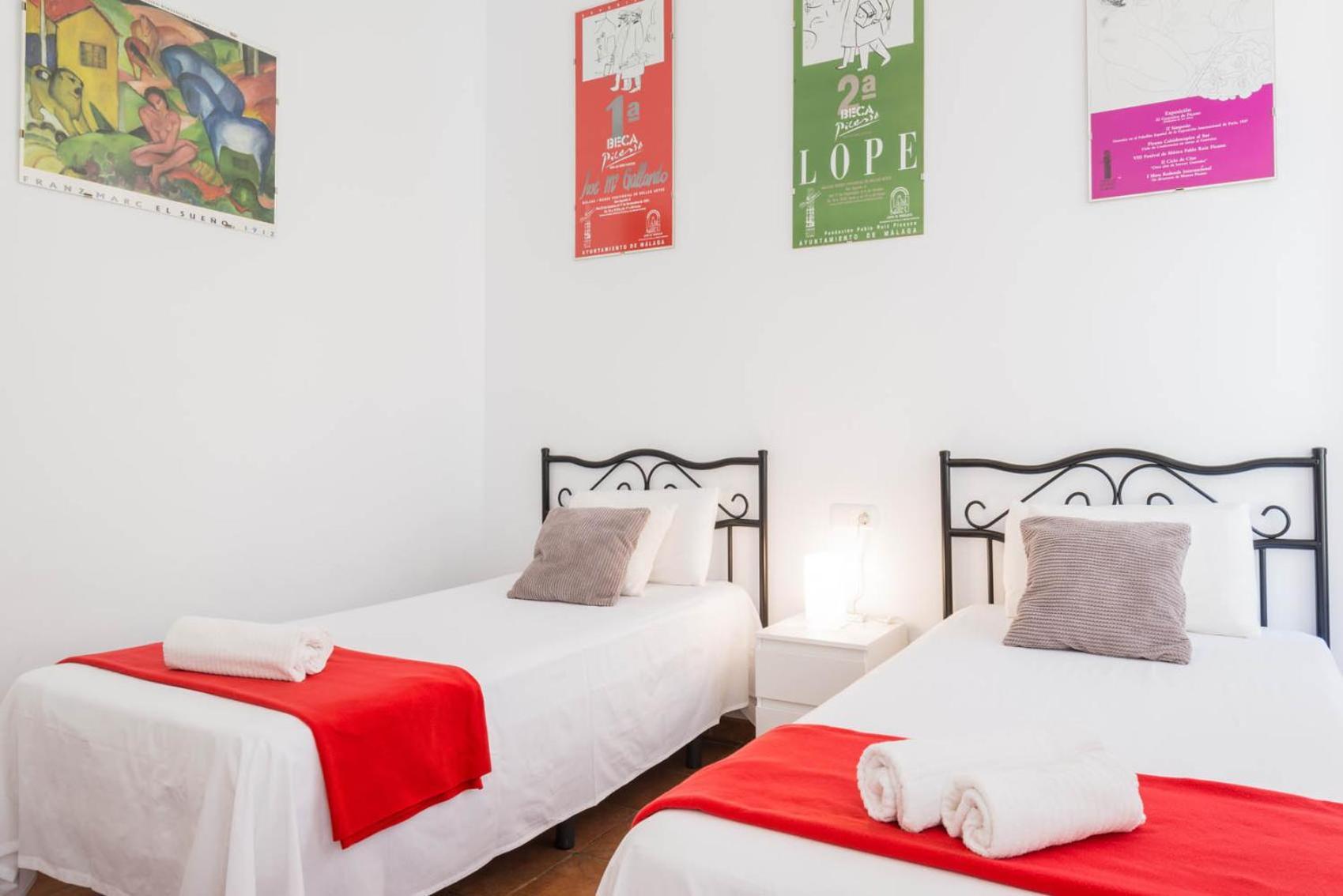 Apartamentos Alcazaba Малага Экстерьер фото