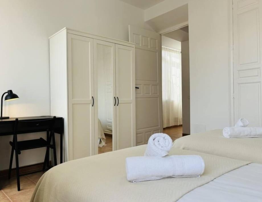 Apartamentos Alcazaba Малага Экстерьер фото