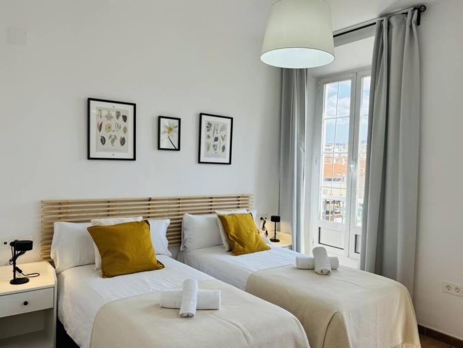 Apartamentos Alcazaba Малага Экстерьер фото