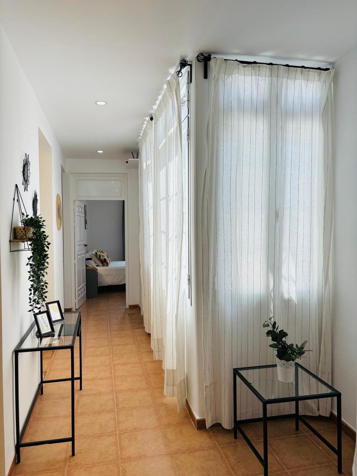 Apartamentos Alcazaba Малага Экстерьер фото