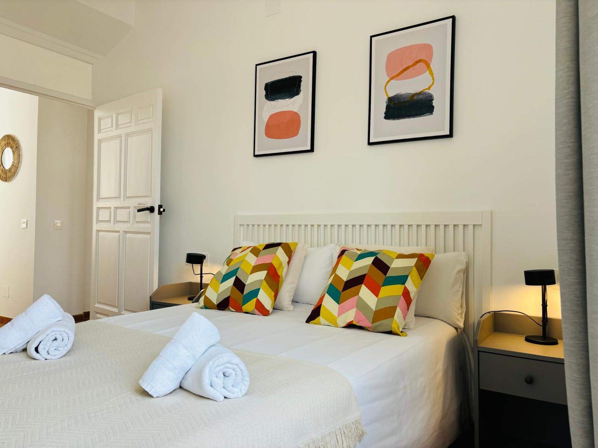 Apartamentos Alcazaba Малага Экстерьер фото
