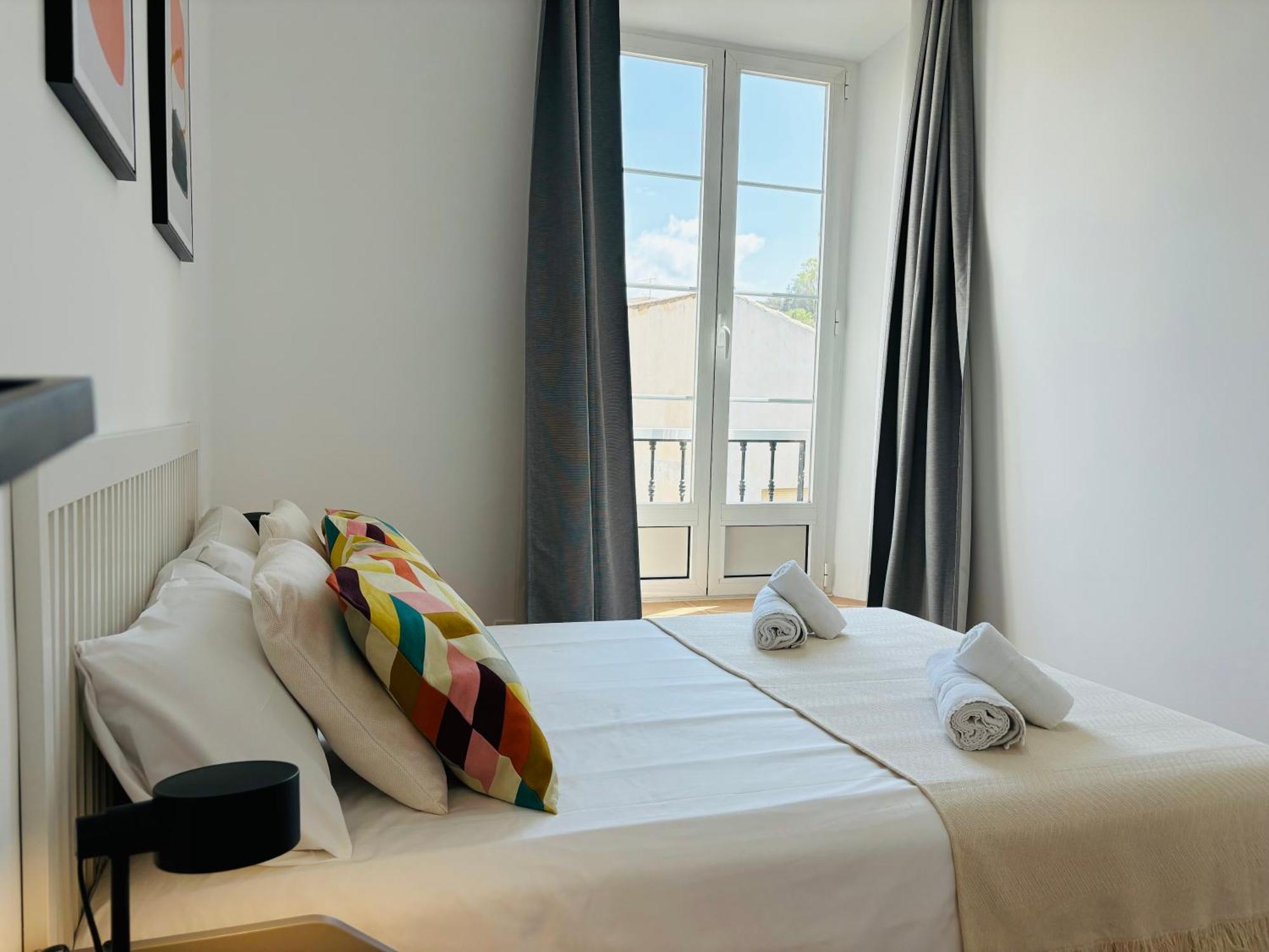 Apartamentos Alcazaba Малага Экстерьер фото