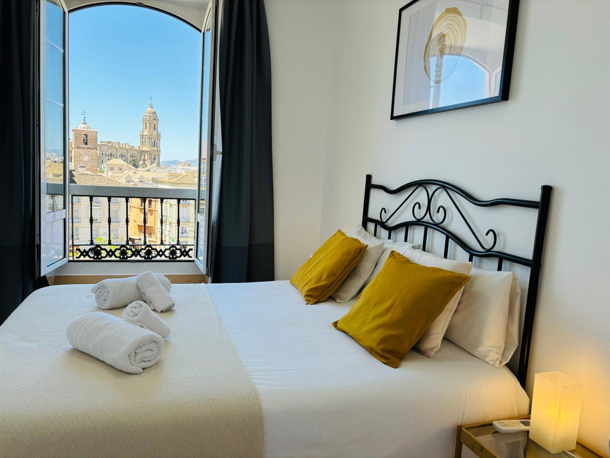 Apartamentos Alcazaba Малага Экстерьер фото